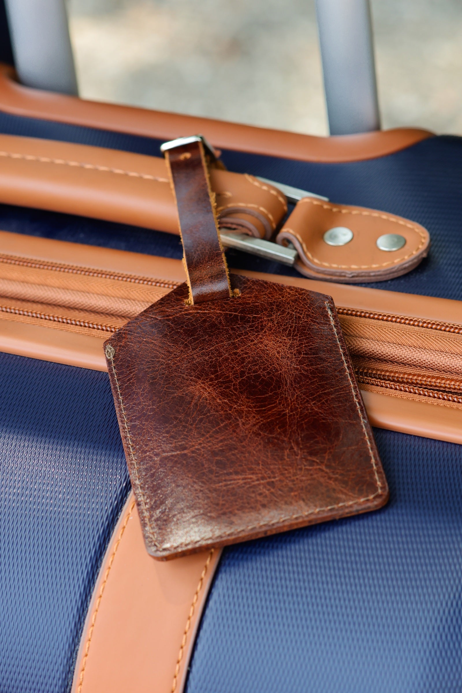 The Detroiter luggage tag in Antique Brown with strap