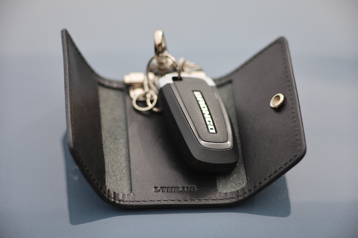 The Fort Wayne trifold key wallet in Black, open with key fob