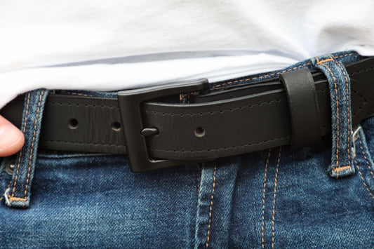 The Jefferson water buffalo leather belt, August workshop shoot color::Black;